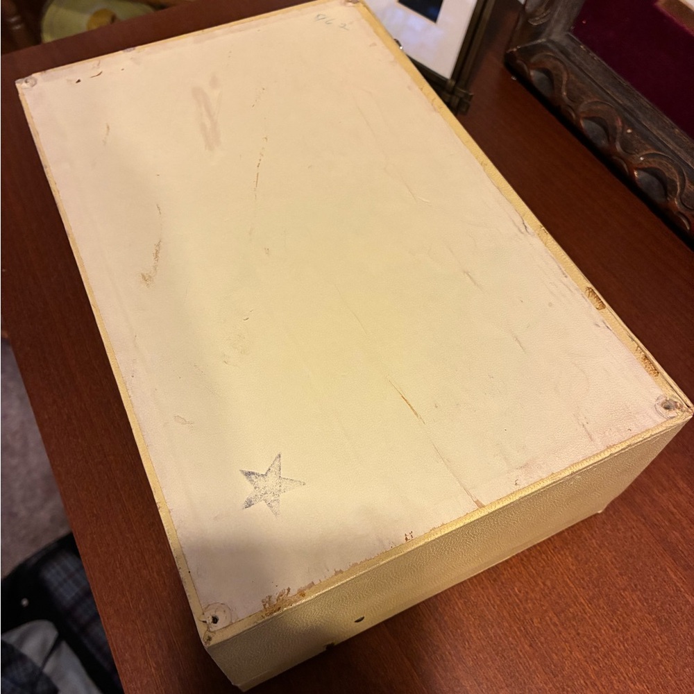 Large Vintage Jewelry Box - Picture 8 of 12
